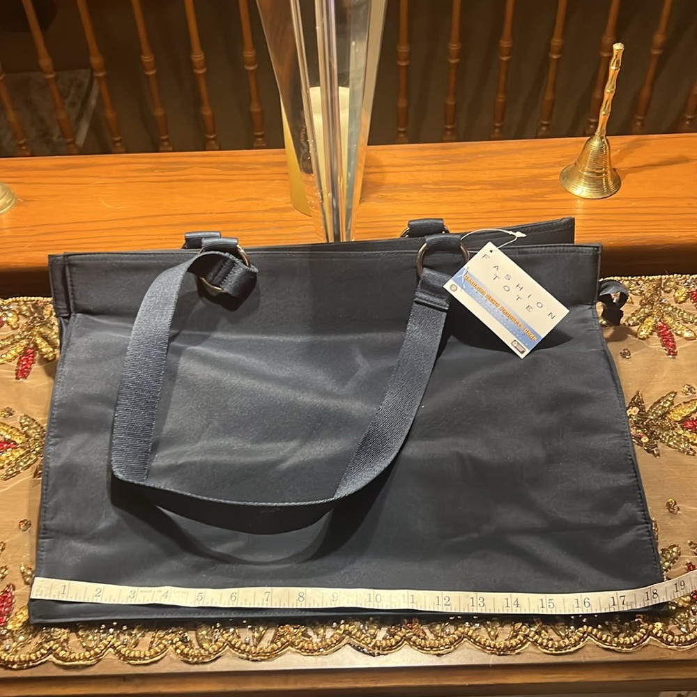 NWT- Fashion Navy Metro Tote, Carolina Sewn Products - Picture 5 of 8